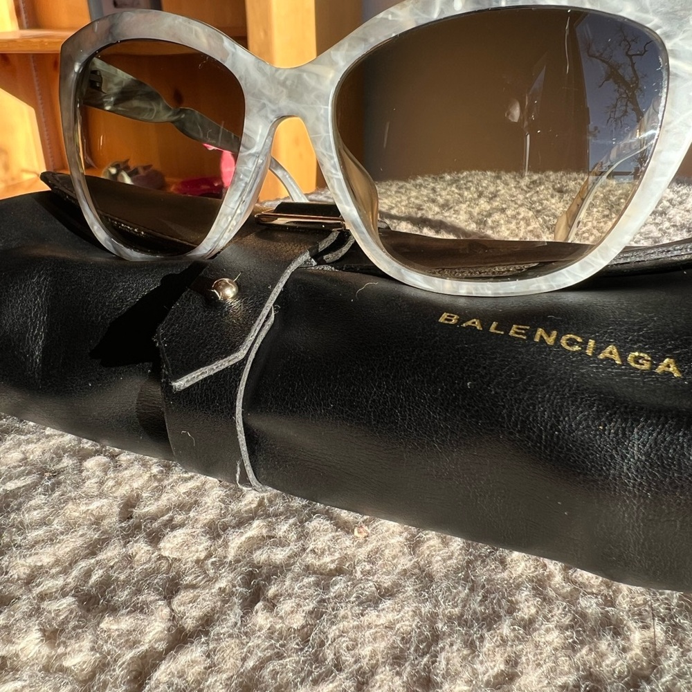 Balenciaga NEW sunglasses grey